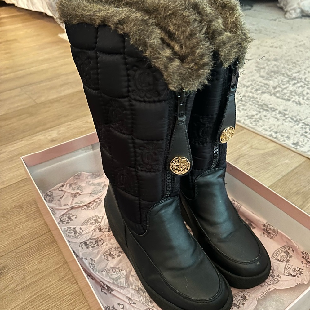Juicy Couture Snowflurry boots